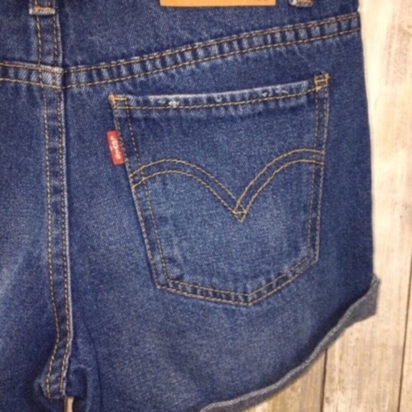 Kids Levi’s Girlfriend Shorty Shorts - Picture 6 of 7